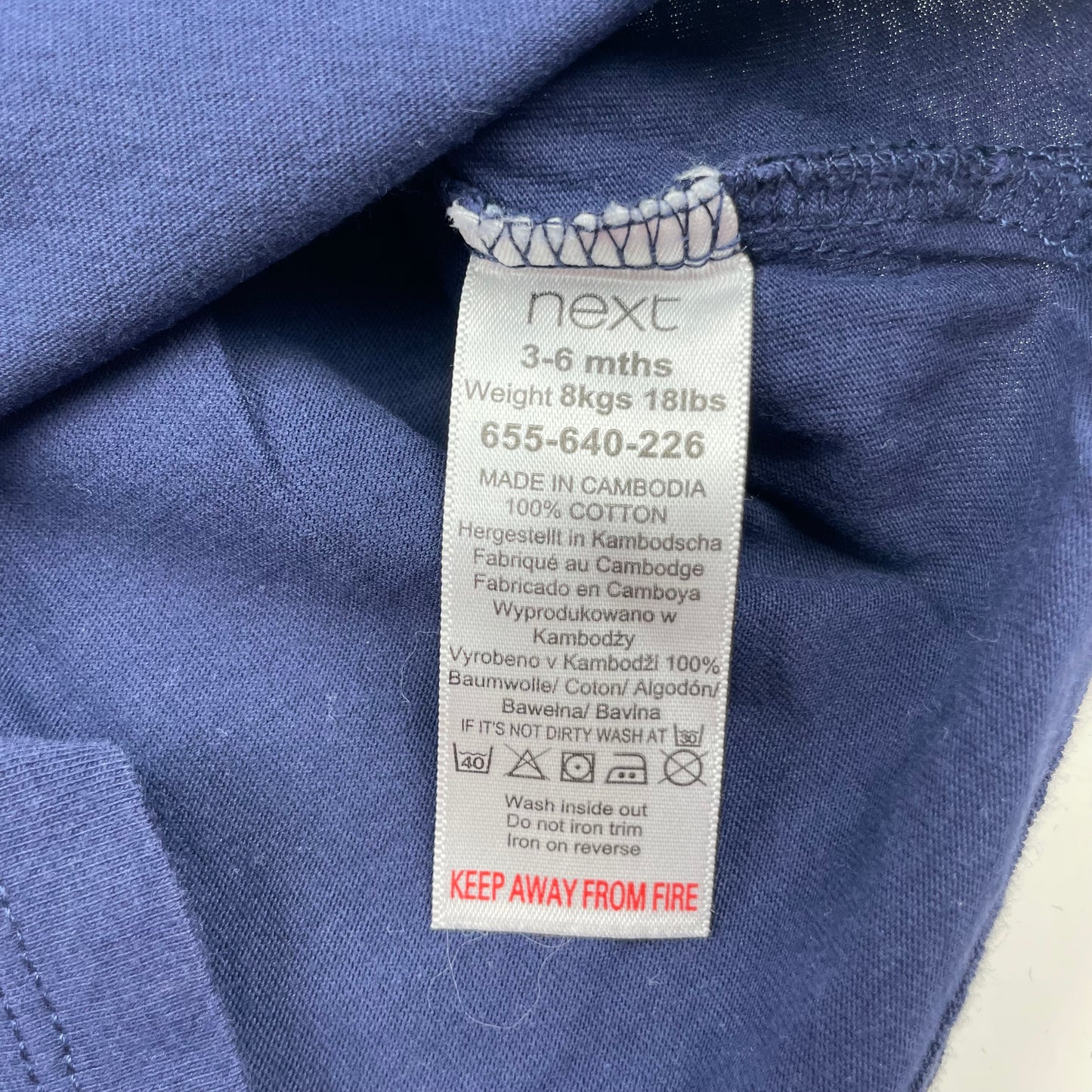 Blaues Baumwoll-T-Shirt mit gepunktetem Muster und kurzen Ärmeln – label