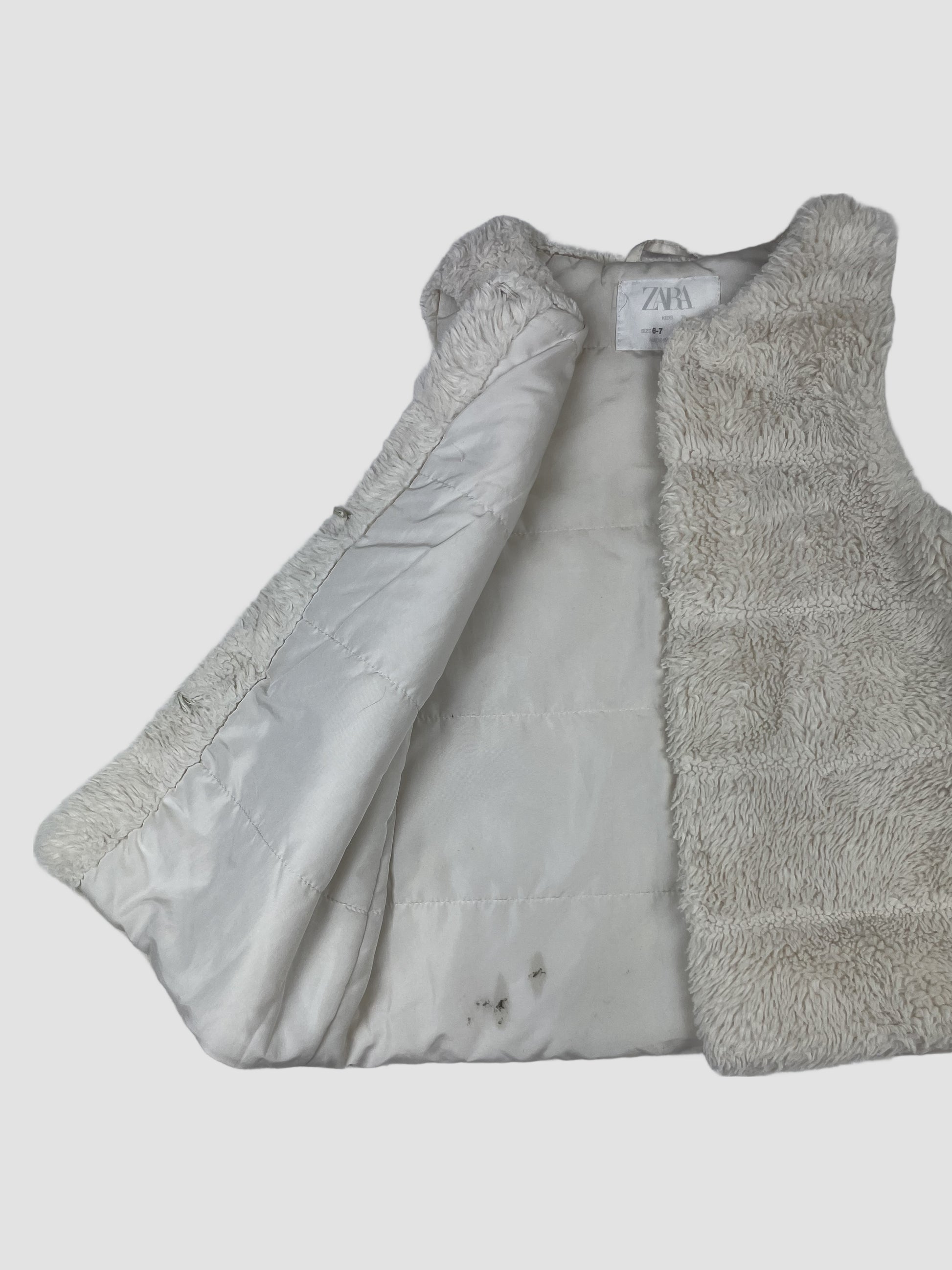 Beige ZARA Kids Kunstfell-Weste, Größe 6–7 Jahre – inside
