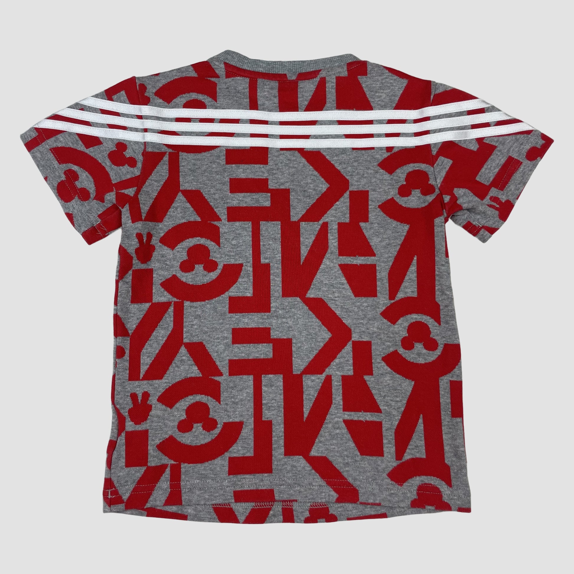 Graues adidas x Disney Kinder-T-Shirt mit rotem Allover-Muster und Mickey-Motiv, Größe 98 – back