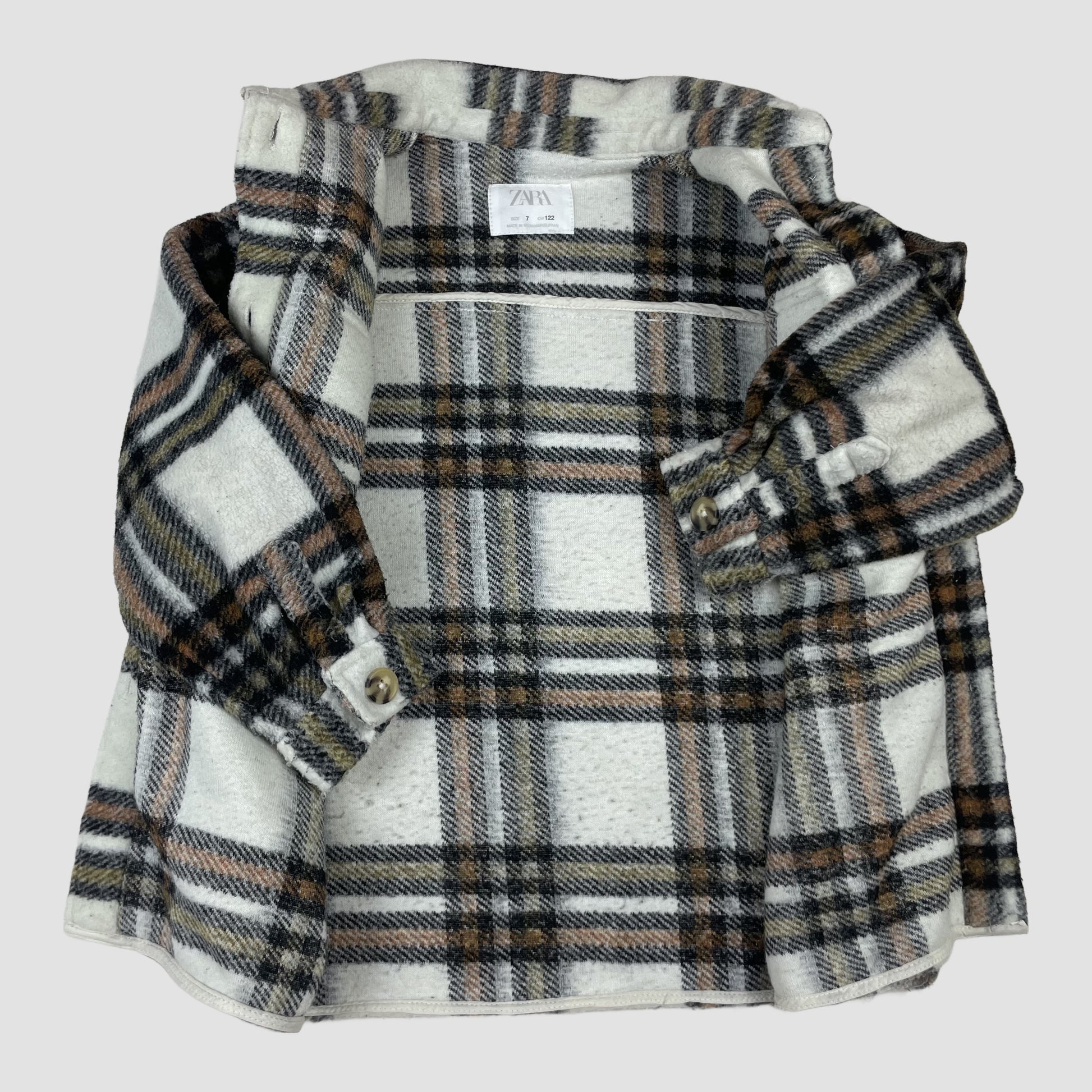 Karo-Hemdjacke von Zara, Größe 122 – close‑up