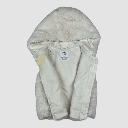 Weiße Kunstfell-Weste mit Kapuze von Fred & Flo, Größe 6–9 Monate – front