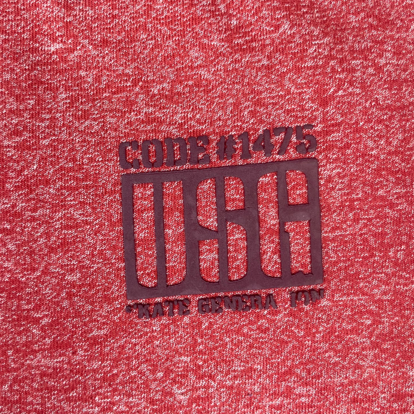 Rotes Yigga Langarmshirt, Größe 146/152, meliert mit Brustprint – detail
