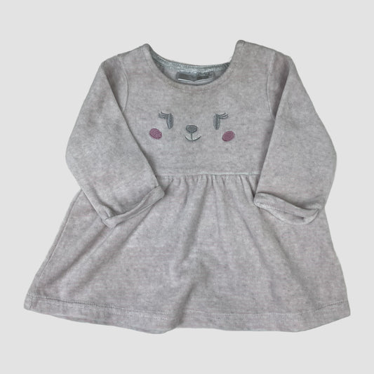 Rosa-graues Langarmkleid von Ergee mit gesticktem Tiergesicht, Größe 68