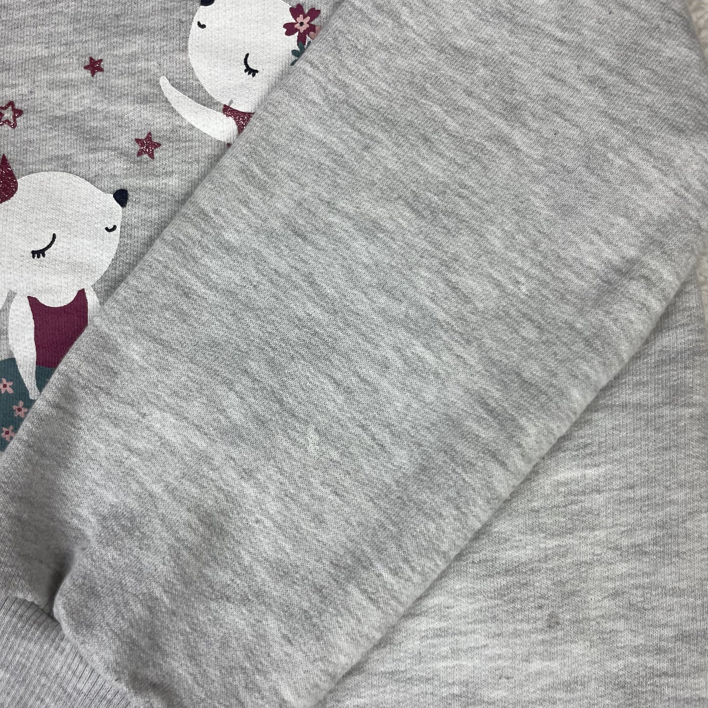 Grauer Kinder-Sweatshirt-Pullover von Kiki&Koko, Größe 98, mit tanzenden Mäusen und Sternen – tag