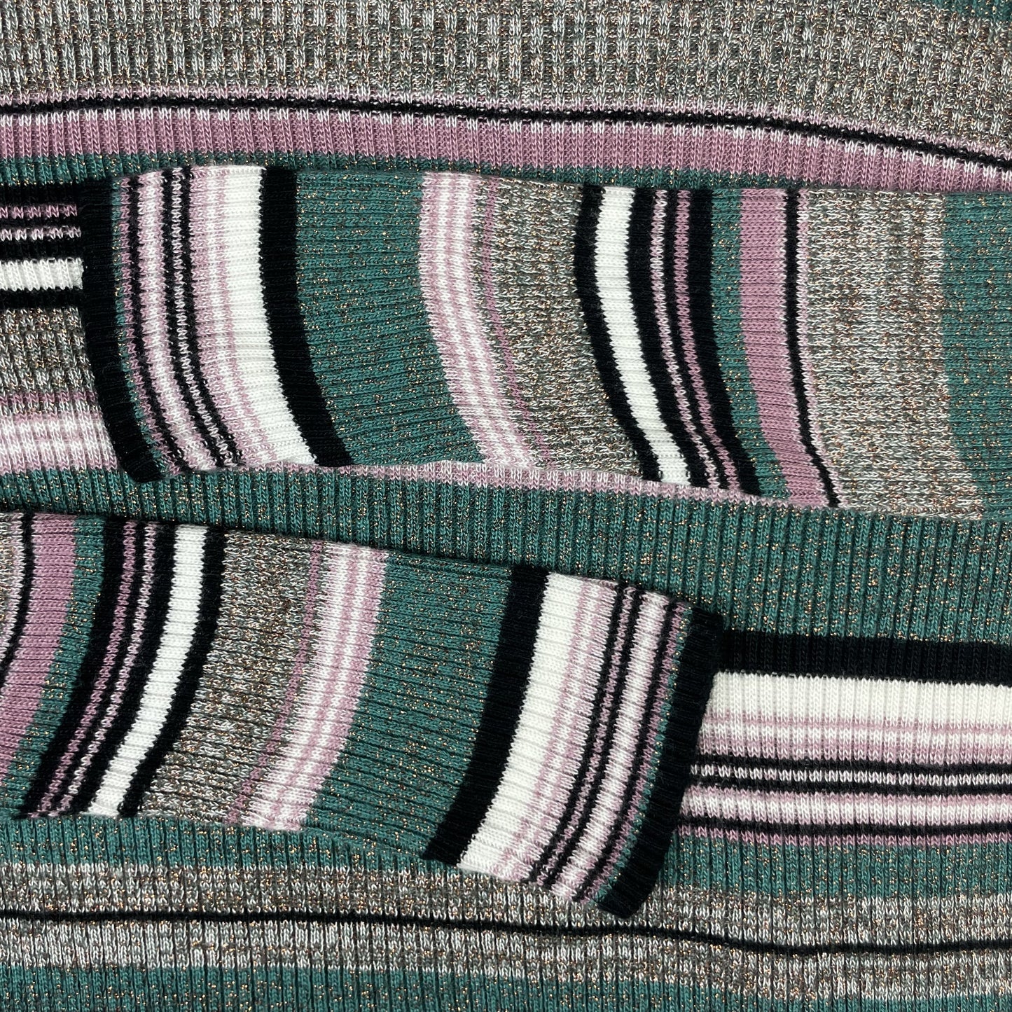 Gestreifter Rollkragen-Pullover von Next in Grün, Lila und Grau aus Rippstrick – detail