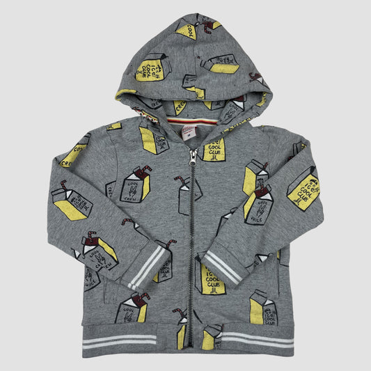 Graue Sturdy Kapuzen-Sweatjacke Größe 98 mit Trinkpack-Print – front