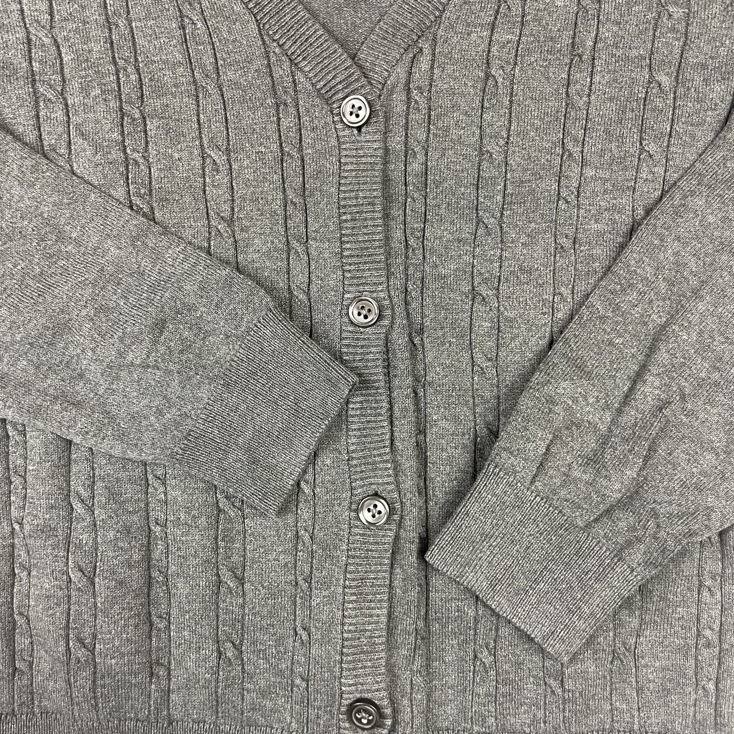 Graue M&S Strickjacke mit V-Ausschnitt, Größe 9–10 Jahre (140) – detail