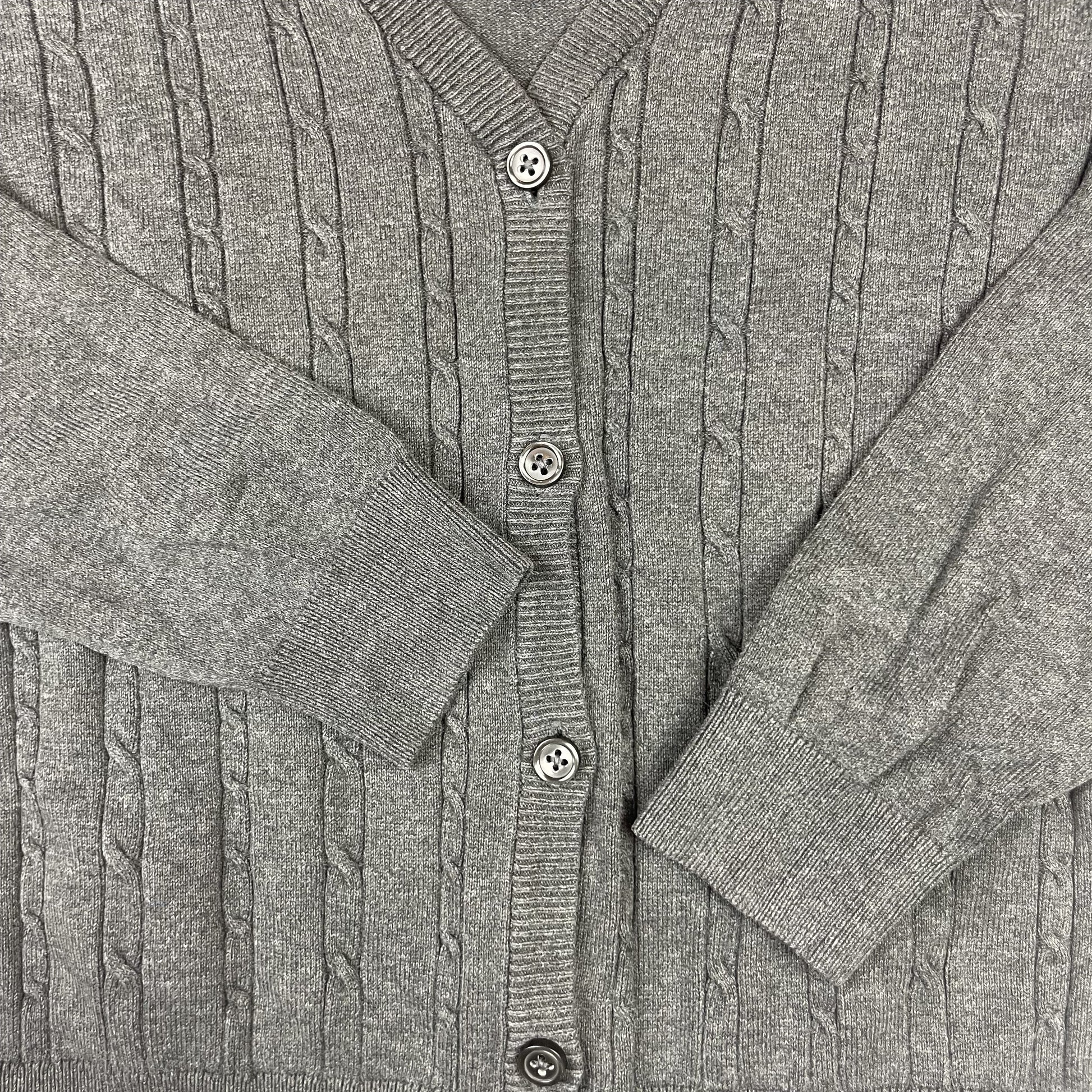 Graue M&S Strickjacke mit V-Ausschnitt, Größe 9–10 Jahre (140) – detail