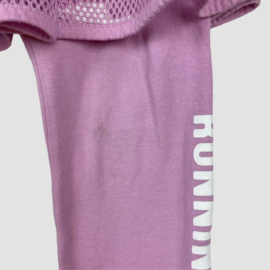 Lila Leggings mit Mesh-Rock von Benetton, Aufdruck RUNNING TEAM, Größe 98 – detail