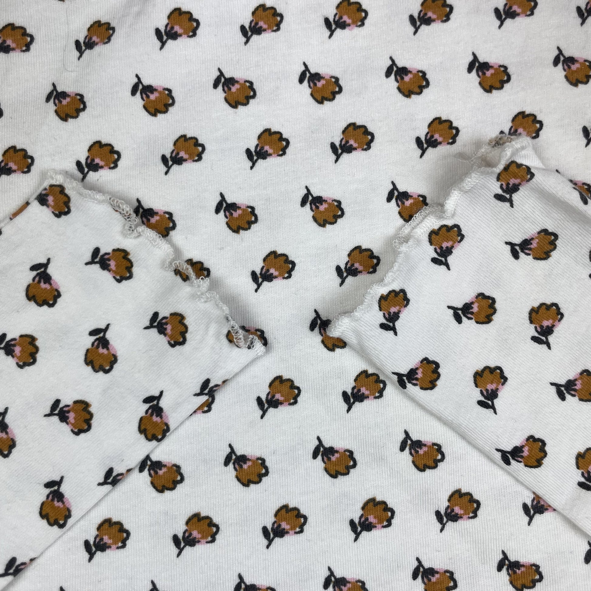 Weiße Langarmbluse von George mit Blumenmuster und Bubikragen, Größe 2–3 Jahre – detail