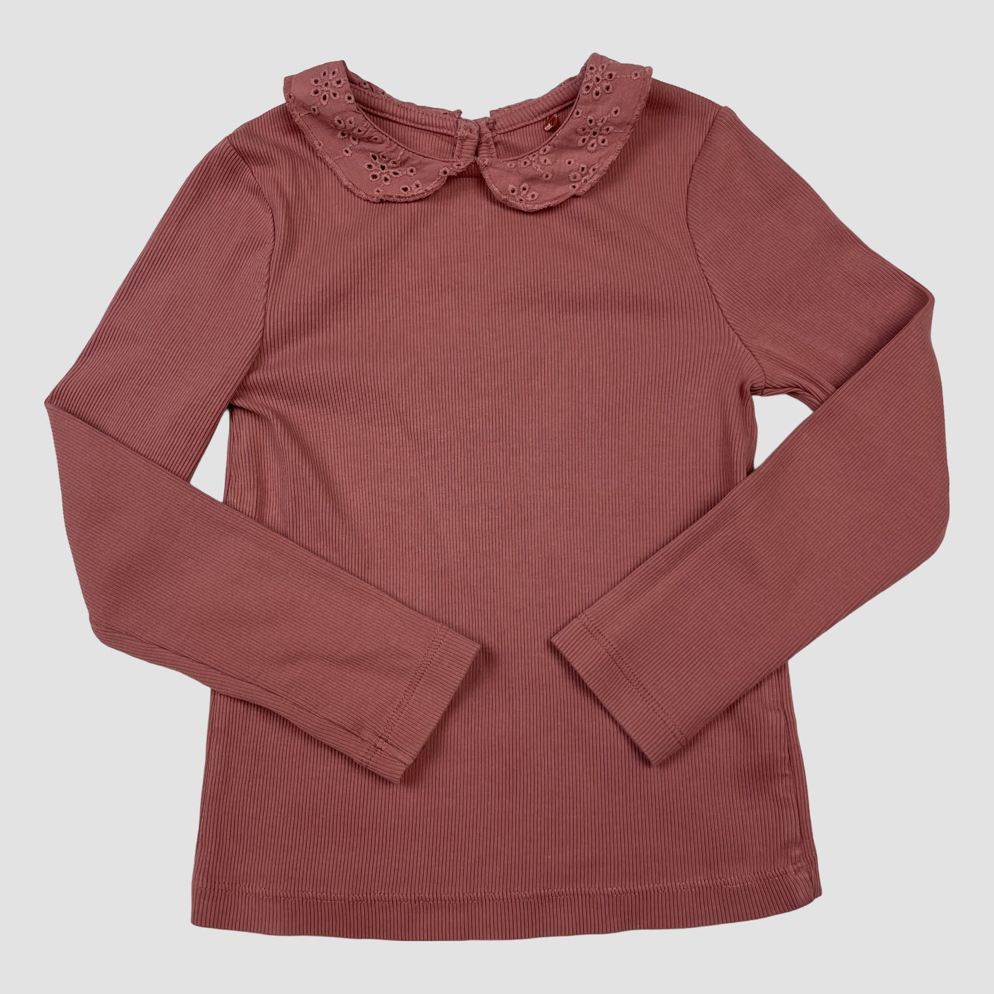 Rosa Ripp-Langarmshirt mit Lochspitzenkragen von George – front