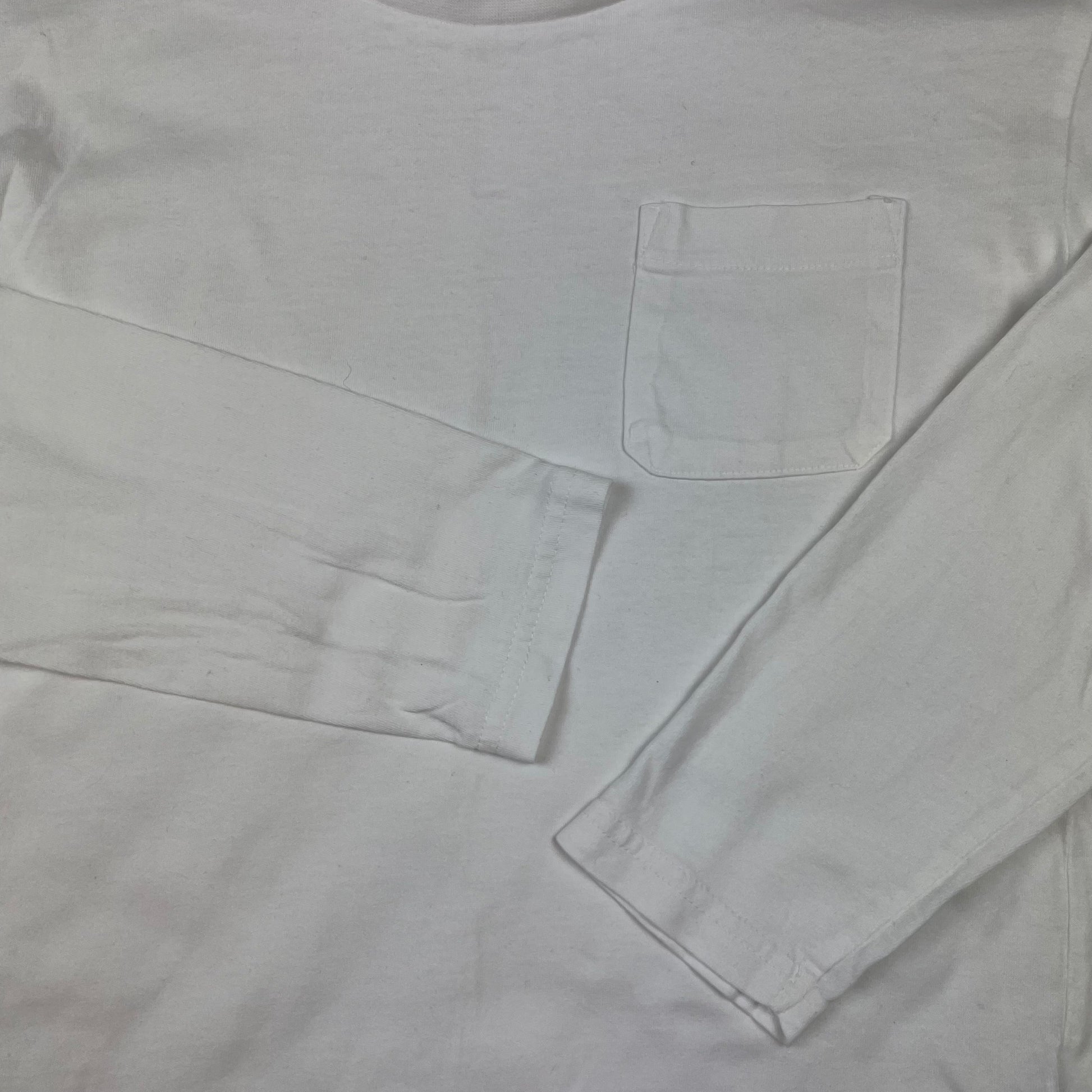 Weißes Langarmshirt mit Brusttasche in Größe 134 von Reserved – detail