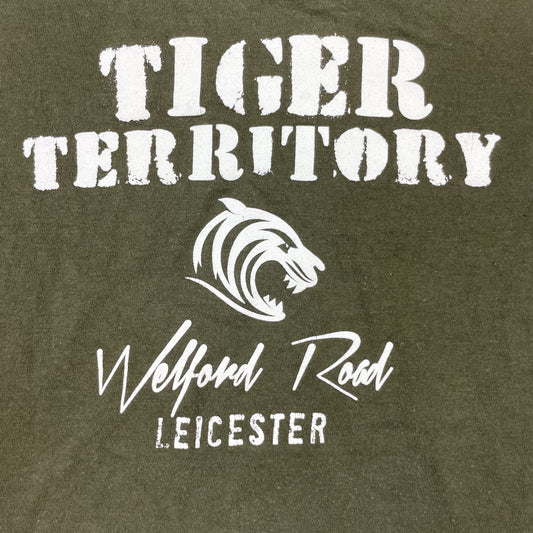 Khakigrünes Leicester Tigers Kinder T-Shirt mit „Tiger Territory“ Print, Größe 5–6 Jahre – detail