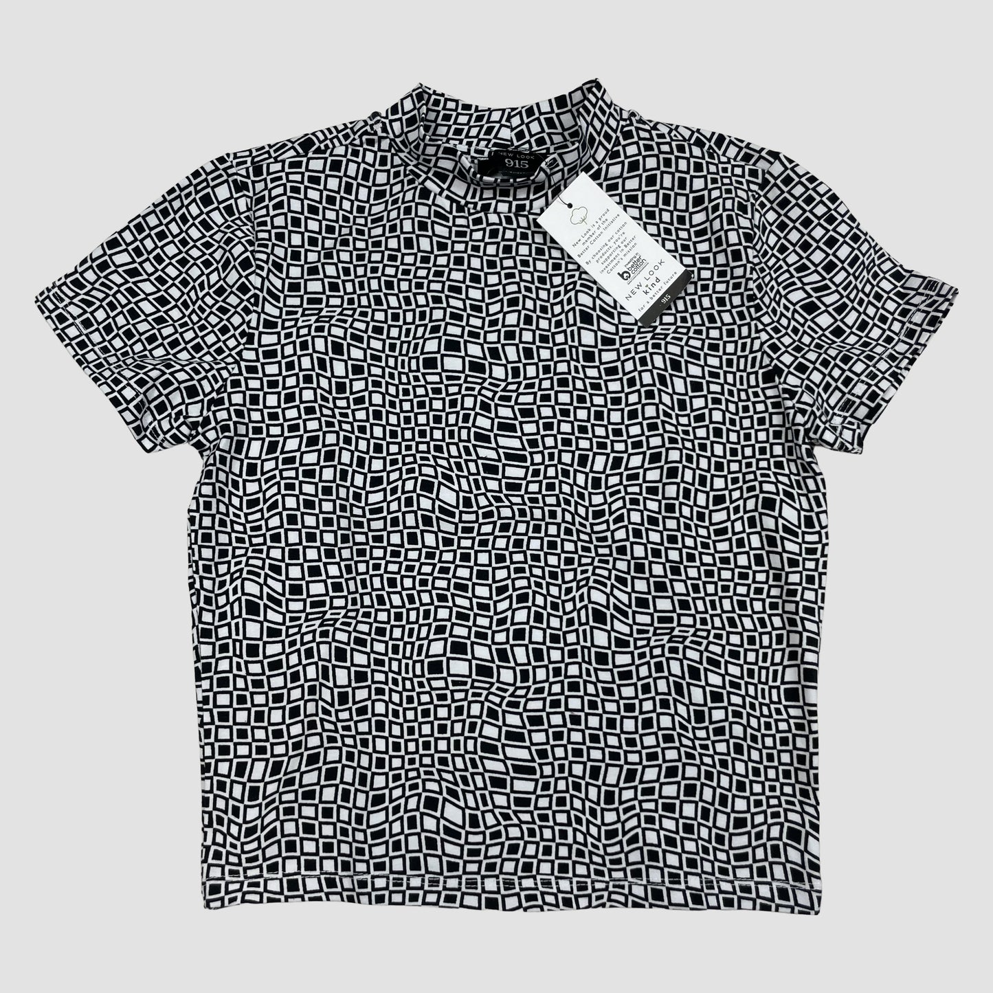 Schwarz-weißes T-Shirt von 915 mit geometrischem Muster, kurzer Ärmel und kleinem Stehkragen – front