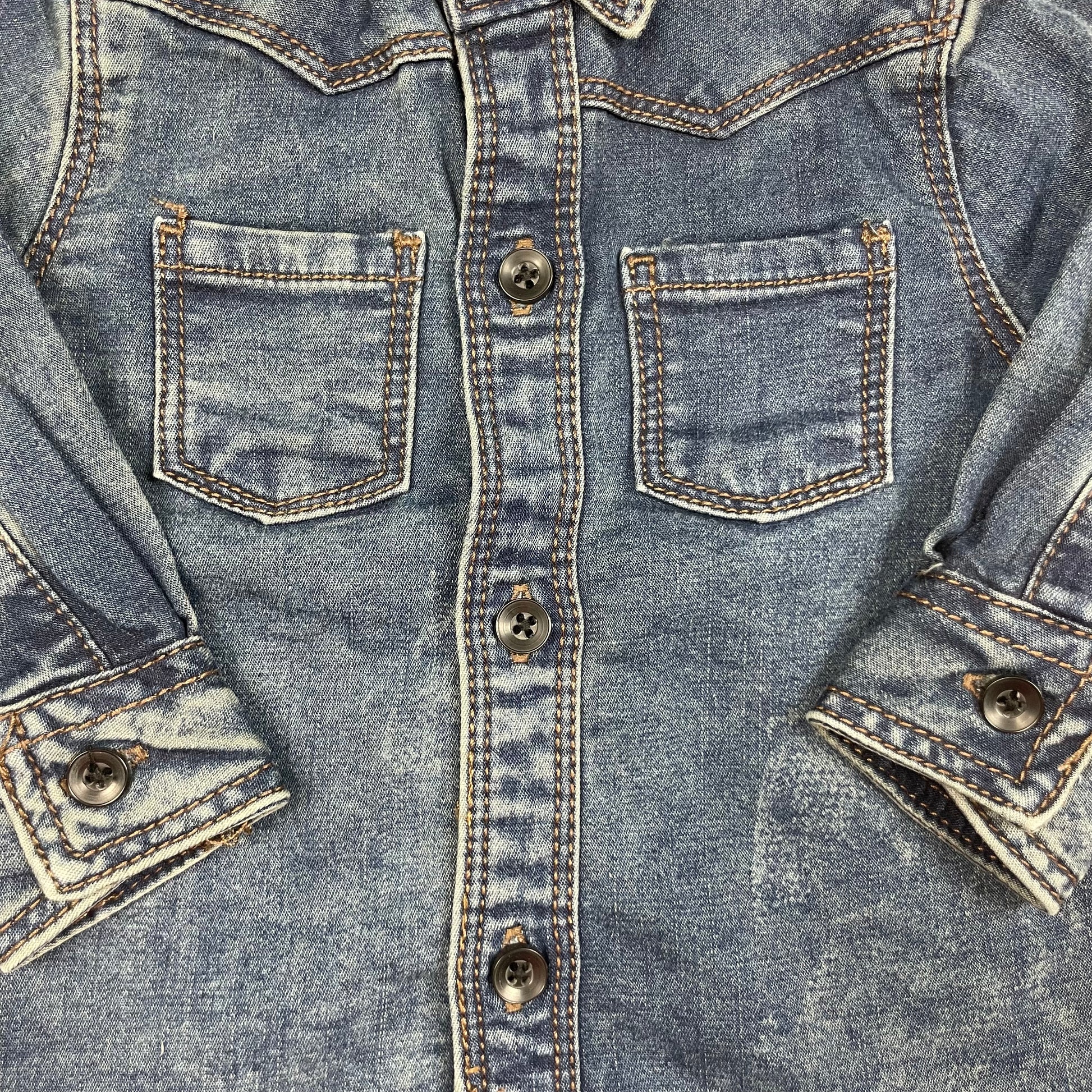 Jeanshemd für Babys in Blau von Denim Co., Größe 6–9 Monate – detail