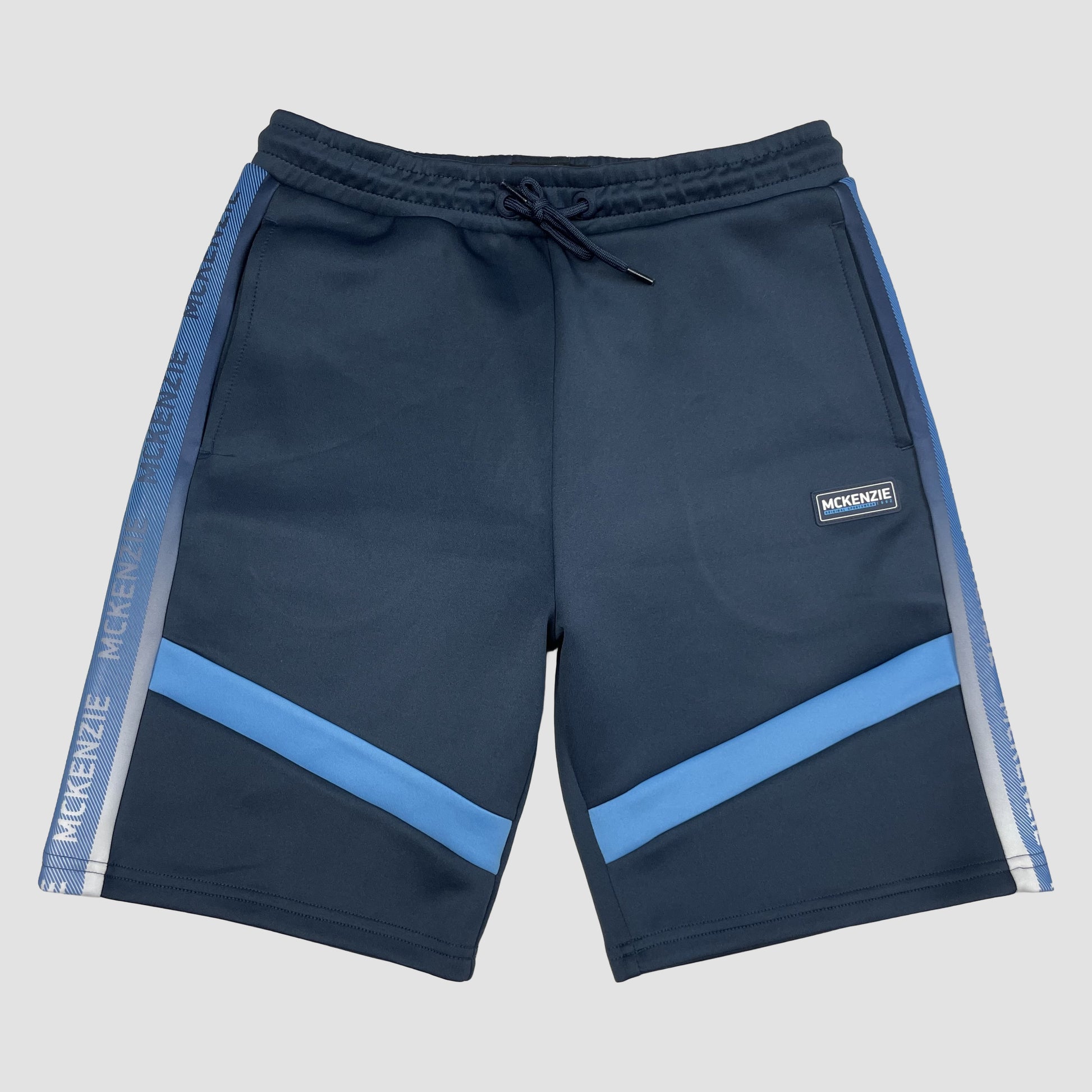 McKenzie dunkelblaue Shorts mit hellblauen Einsätzen und Logo-Tape, Größe 13–15 Jahre