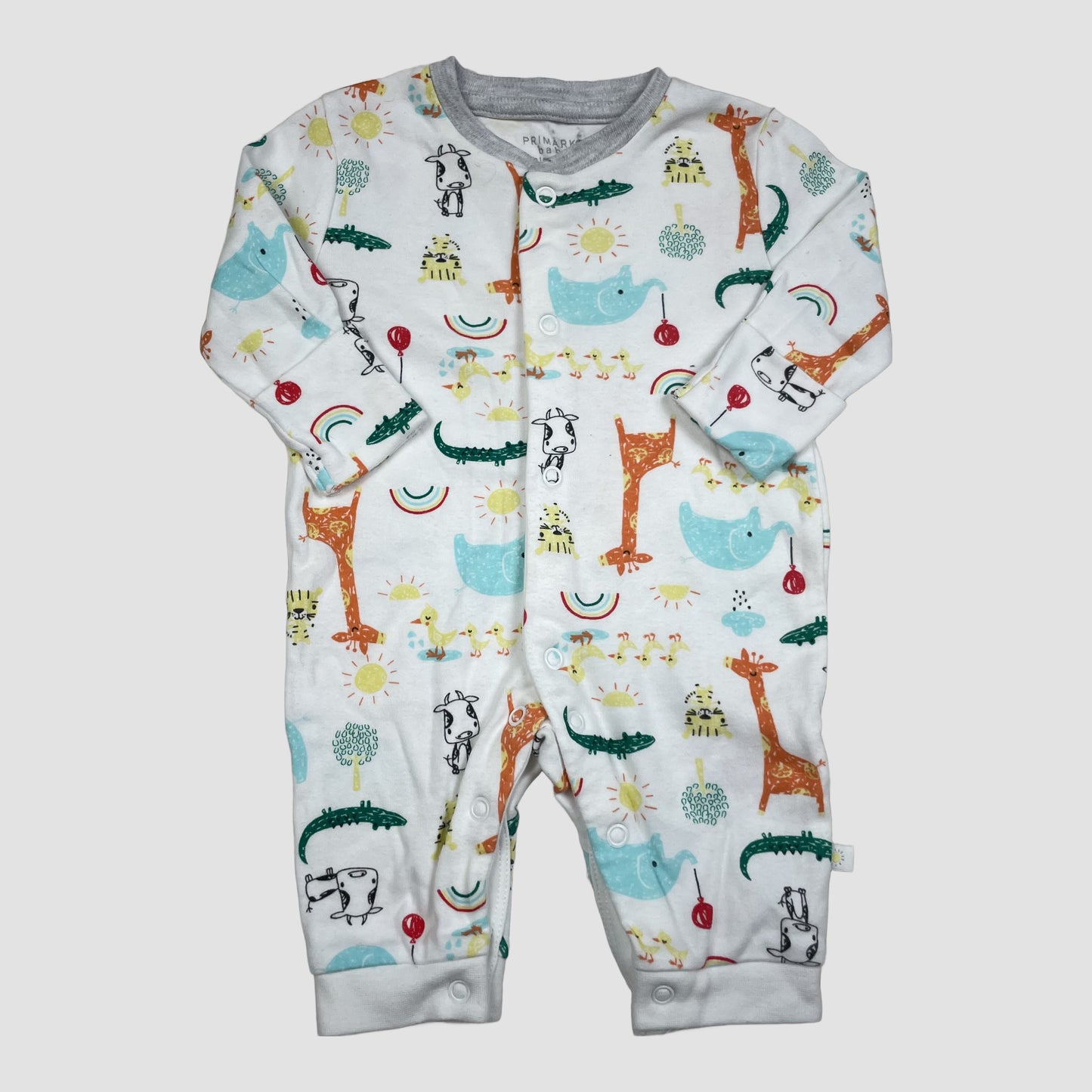 Weißer Baby-Overall mit bunten Tiermotiven von Primark