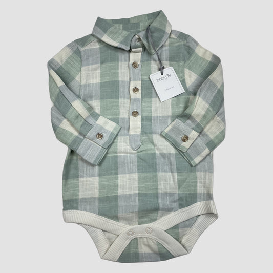Langarm-Body von Tu, grün-weiß kariert mit Kragen, Größe 3–6 Monate