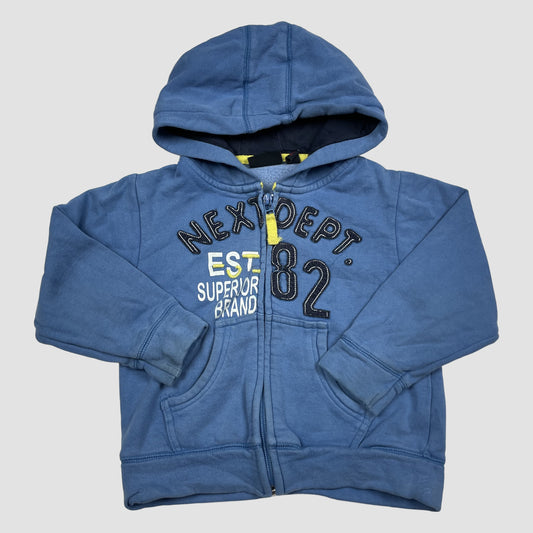 Blaue Next Kapuzenjacke aus Sweat mit Reißverschluss und Zahl 82 vorn, Größe 104 – front