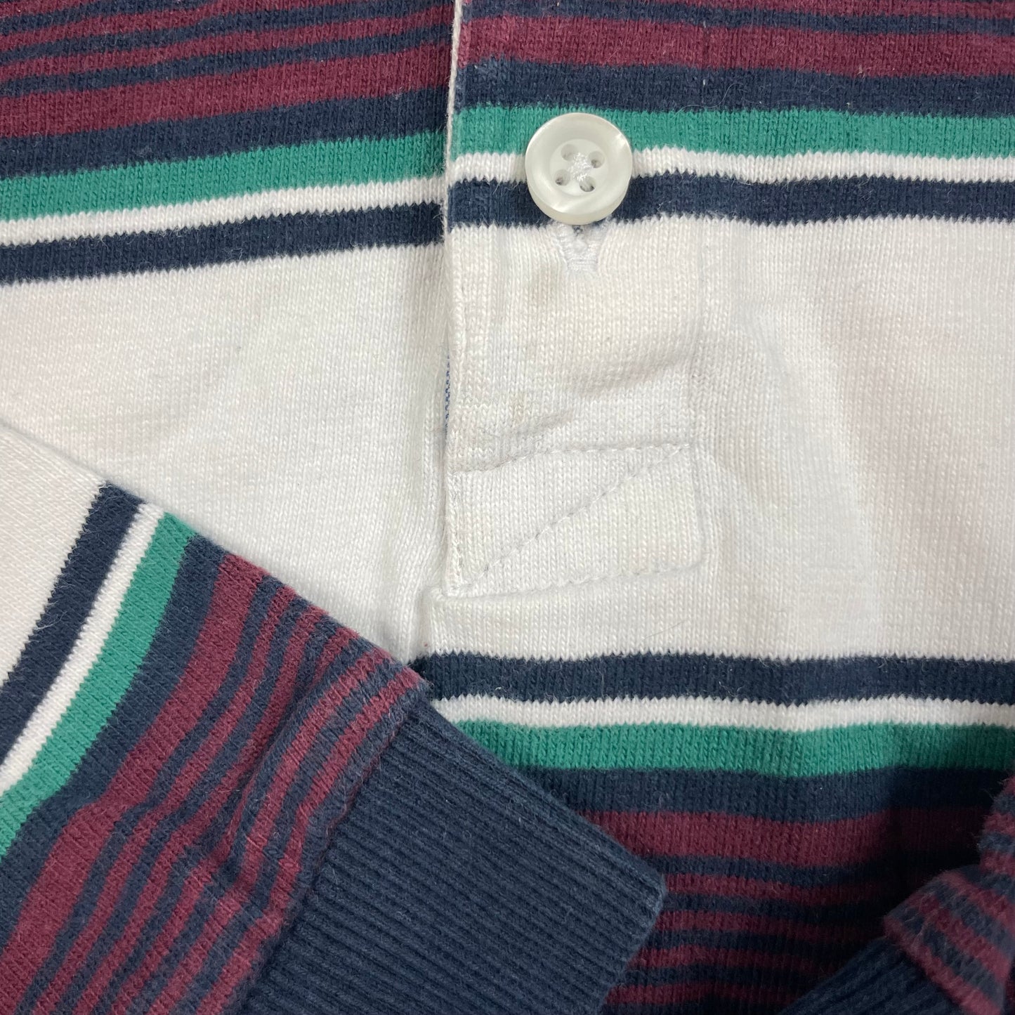 Gestreiftes Langarm-Poloshirt von M&S in Weiß mit Grün und Blau, Größe 104 – detail