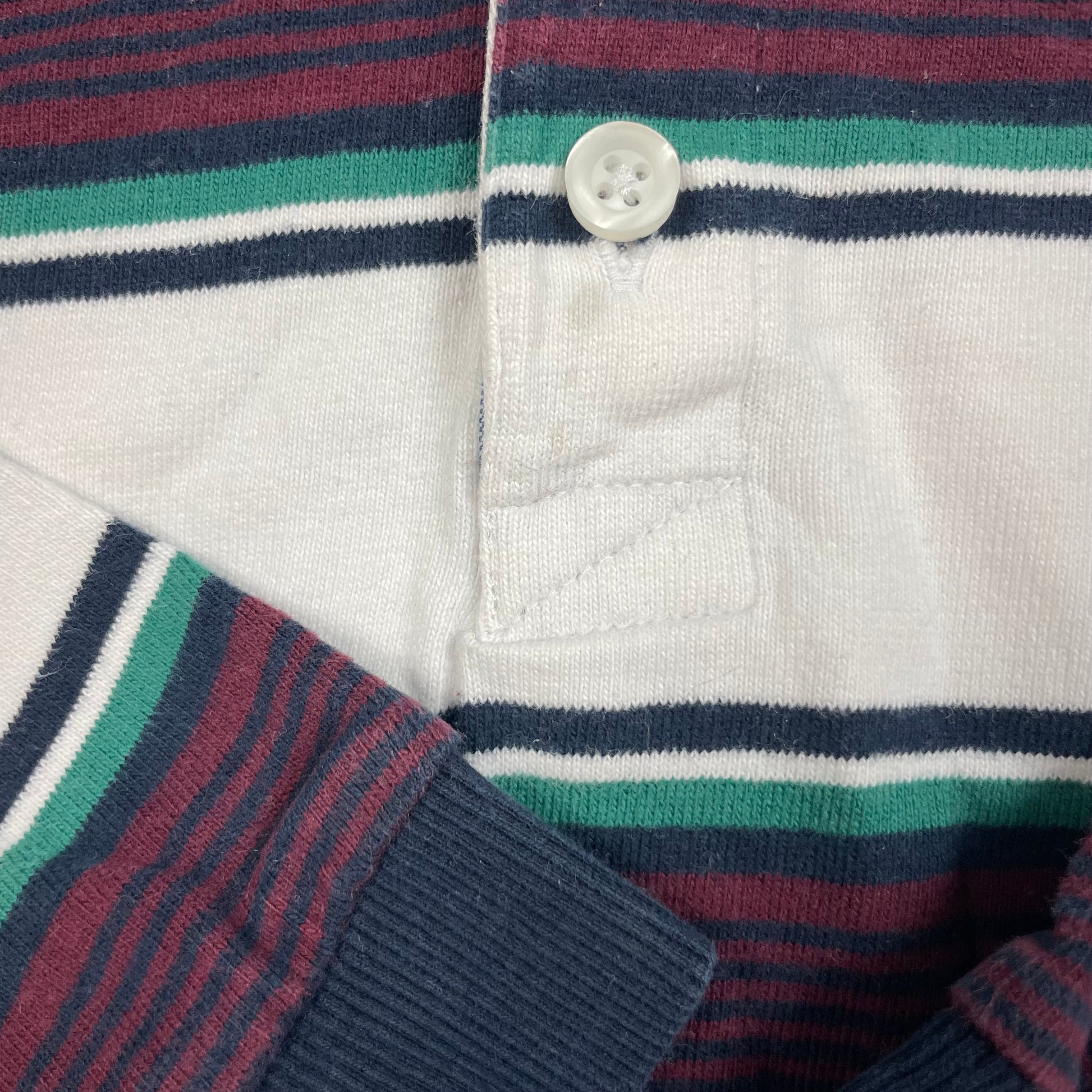 Gestreiftes Langarm-Poloshirt von M&S in Weiß mit Grün und Blau, Größe 104 – detail