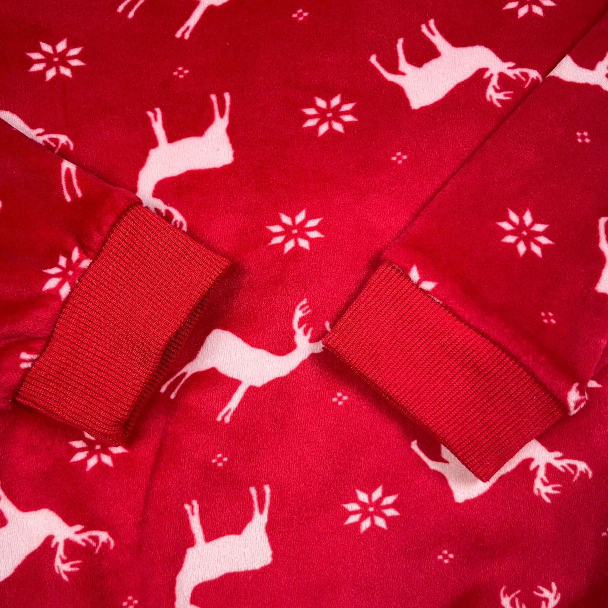 Rotes Schlafanzug-Oberteil mit Rentiermuster von M&Co, Größe 3–4 Jahre (104) – detail