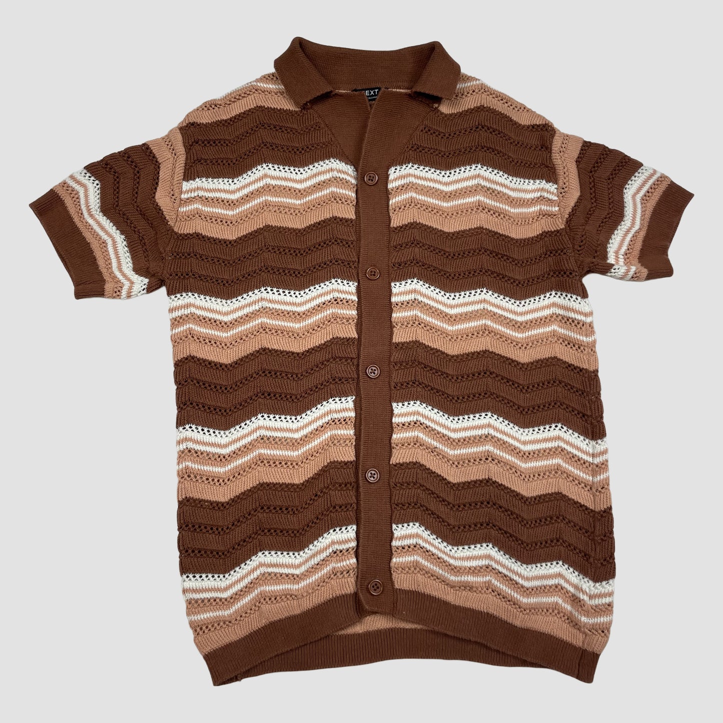 Next Strickjacke in Braun, Beige und Weiß mit Zickzackstreifen, kurze Ärmel, durchgehende Knopfleiste