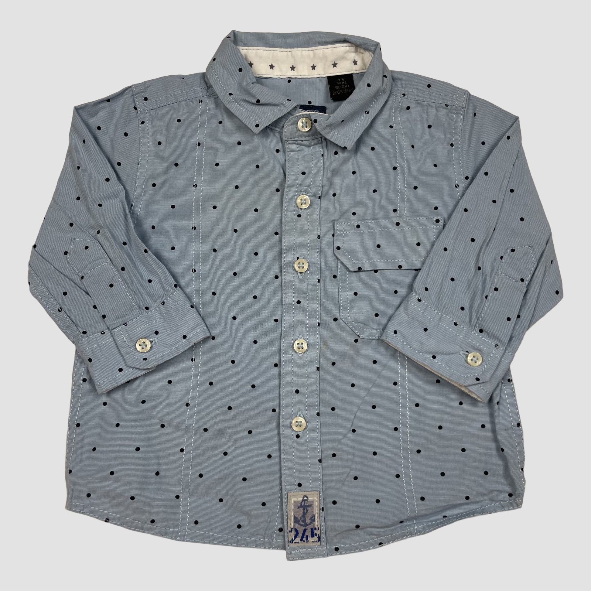 Hellblaues gepunktetes Babyhemd mit langen Ärmeln und Brusttasche – front