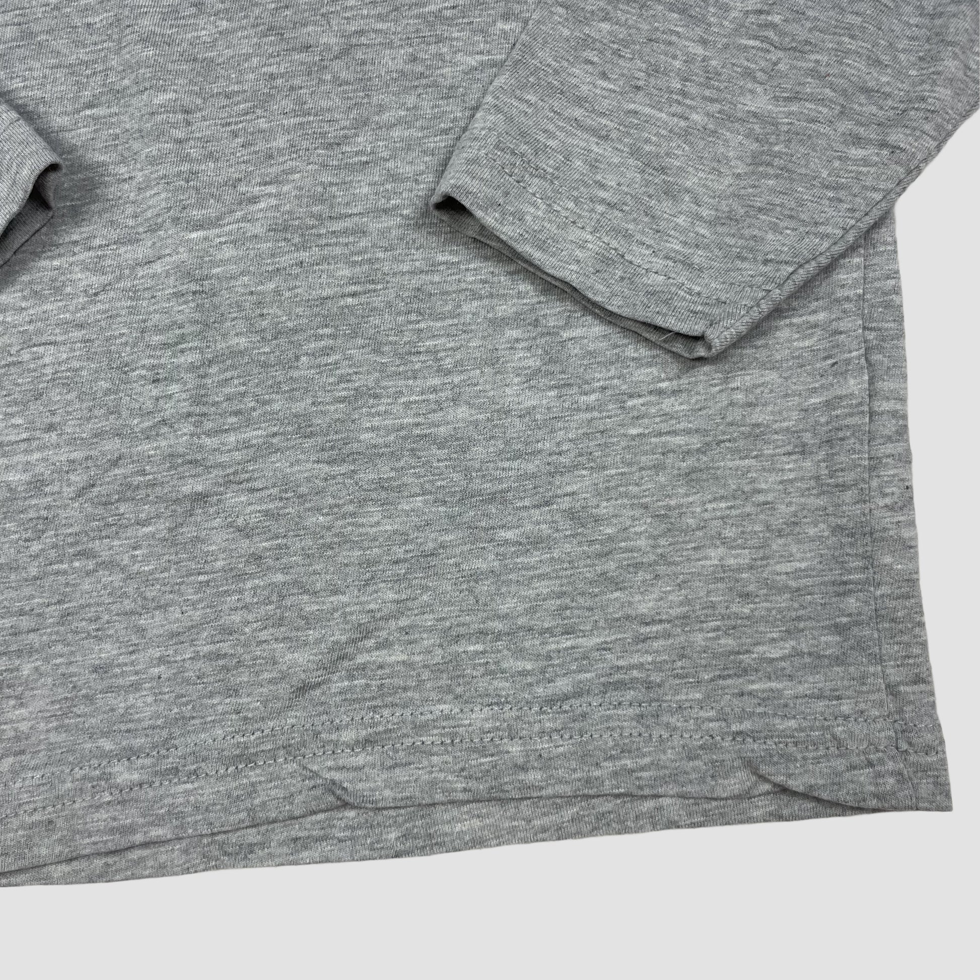 Graues Langarmshirt von George mit Brusttasche, Größe 104–110