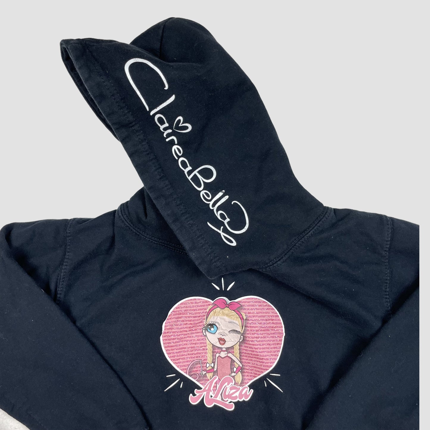 Schwarzer Kinder-Hoodie mit Herz-Print und Kapuze, Größe 7–8 Jahre – detail