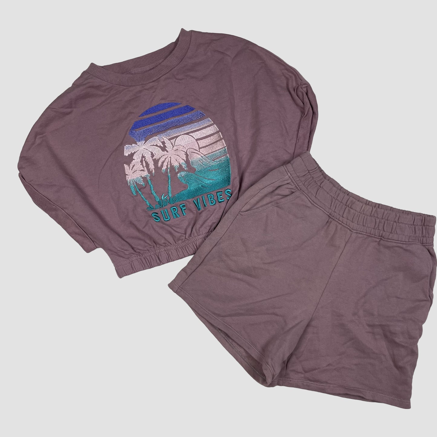 Lila Baumwoll-Set mit Surf Vibes Print, Shirt und Shorts, Größe 128 – front