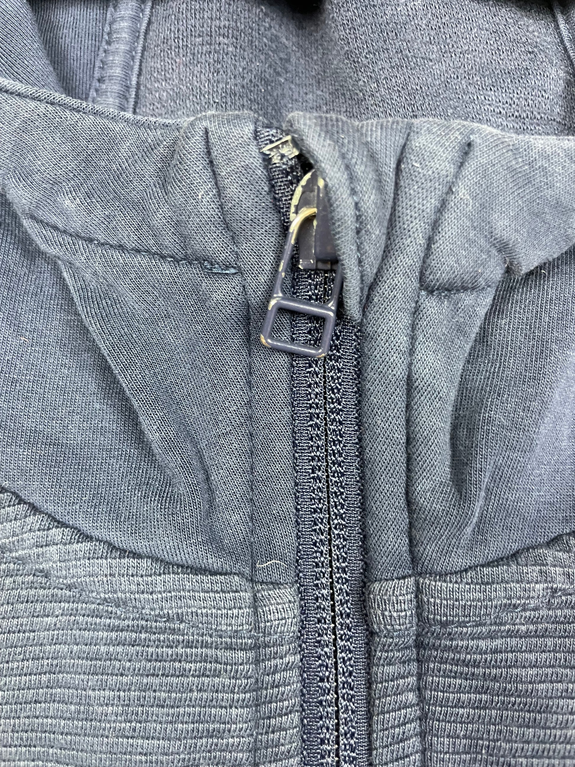 Puma Kinder Zip-Hoodie dunkelblau, Größe 164, mit Kapuze und Reißverschluss