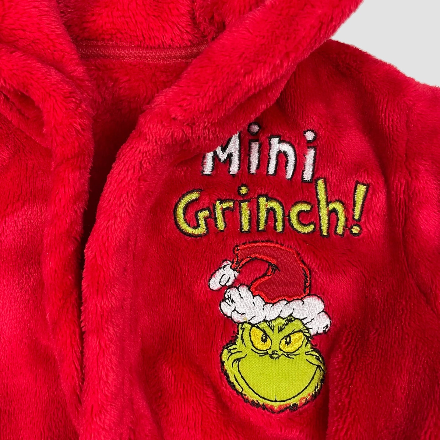 Roter Kinder-Bademantel mit Grinch-Stickerei, Kapuze und Gürtel, Größe 12–18 Monate
