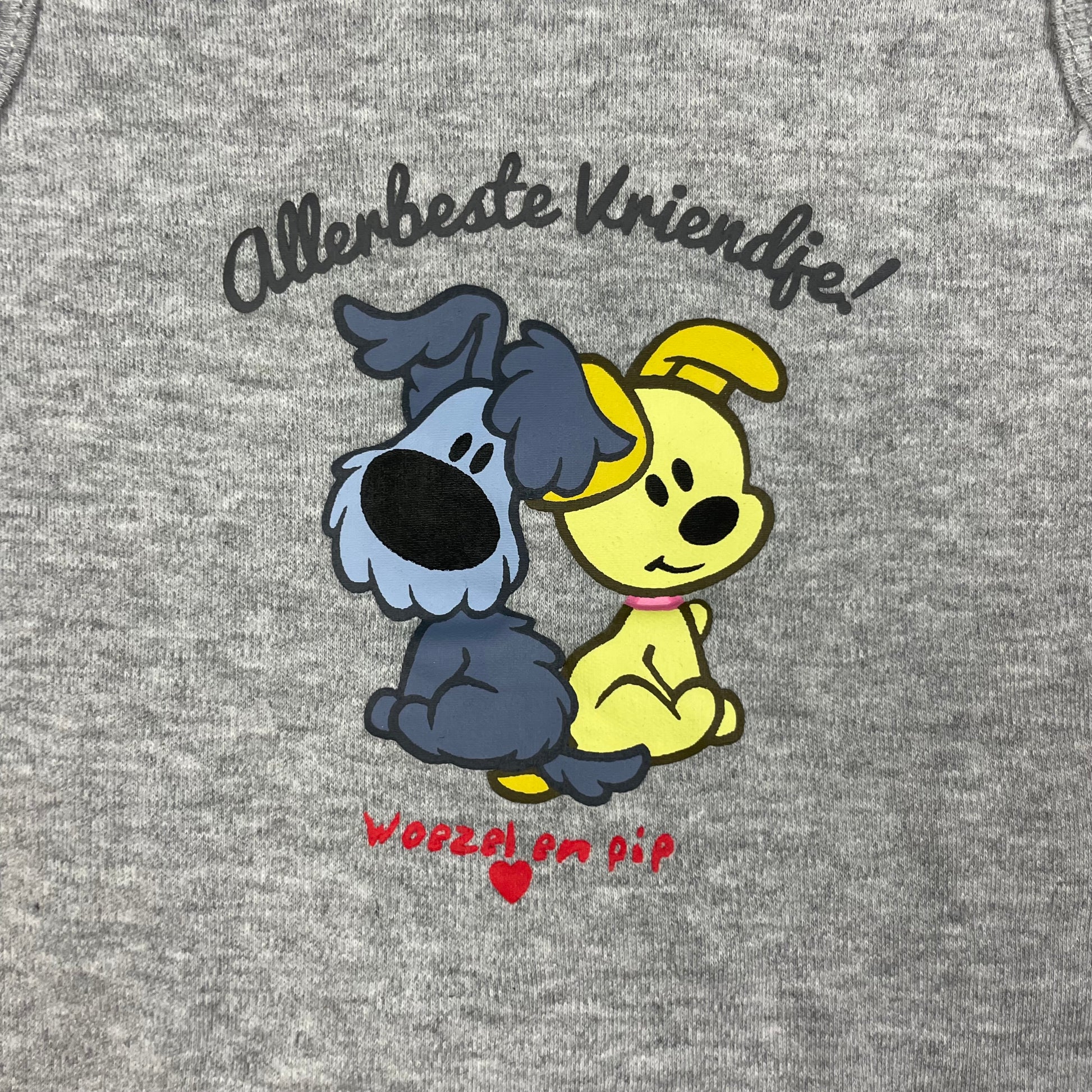 Grauer ärmelloser Baby-Body mit Hundemotiv, Größe 62/68 – detail