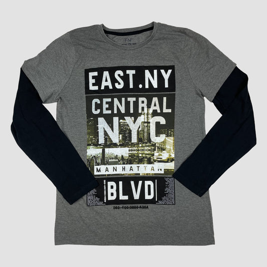 Graues Langarmshirt mit NYC-Print und dunkelblauen Ärmeln, Größe 164