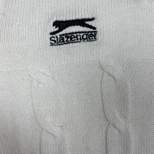 Weiße Kinder-Strickweste aus Baumwolle mit Zopfmuster, Größe 134–140 – detail