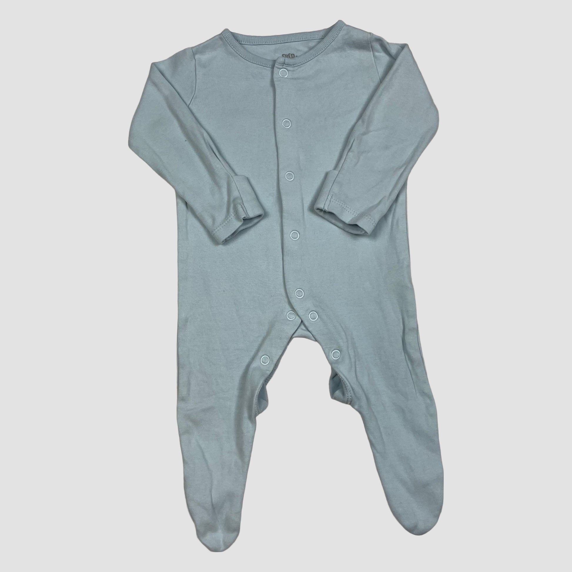 Hellblauer Baby-Schlafanzug aus Baumwolle mit Druckknöpfen und Füßen, Größe 0–3 Monate – front