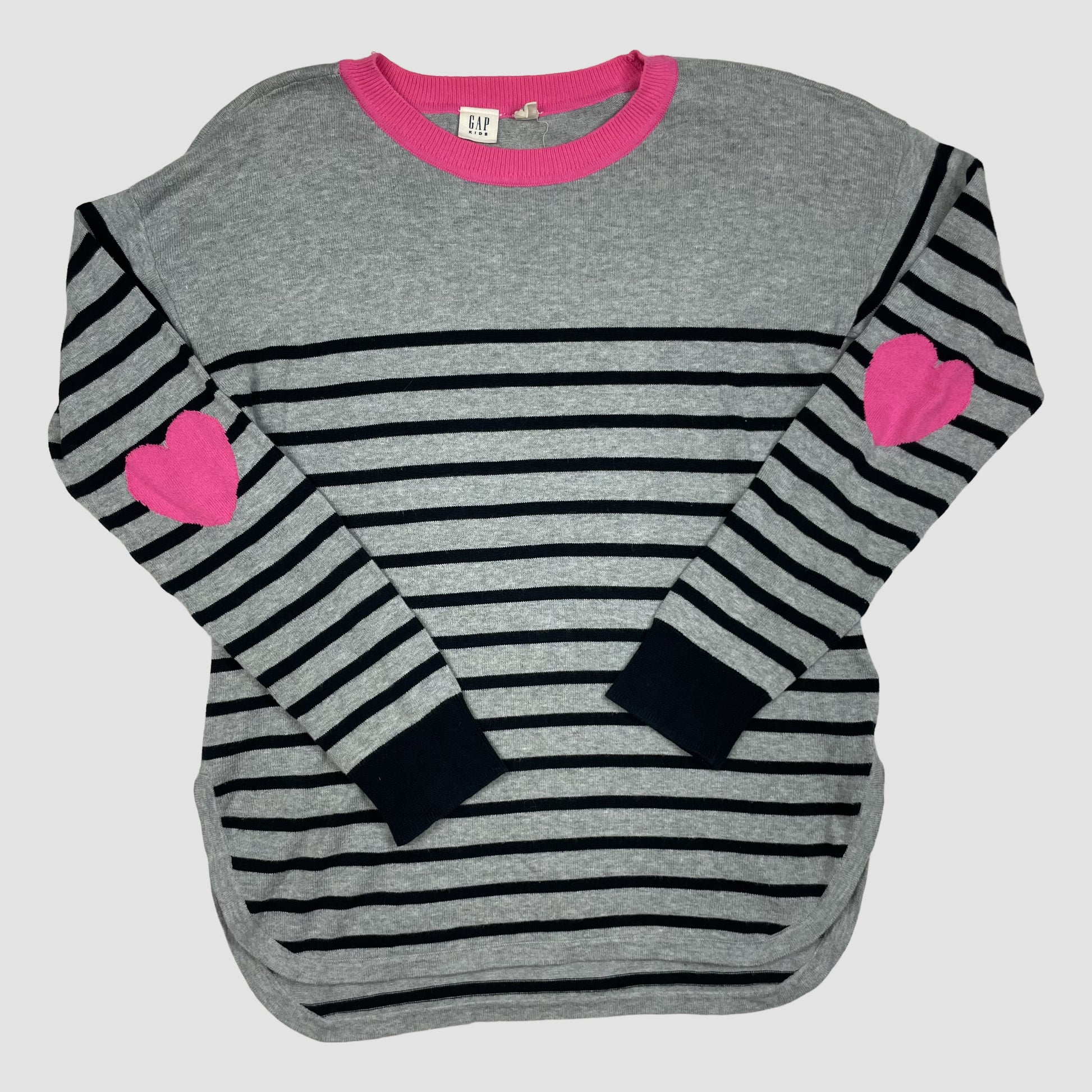 Gestreifter grauer Baumwoll-Pullover mit pinken Herz-Ellenpatches, Größe XXL (14–16), GAP Kids – front