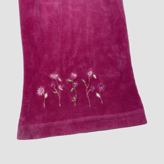 Dunkelrosa Kinderhose mit Blumenstickereien am Saum, Größe 2-3 Jahre – detail