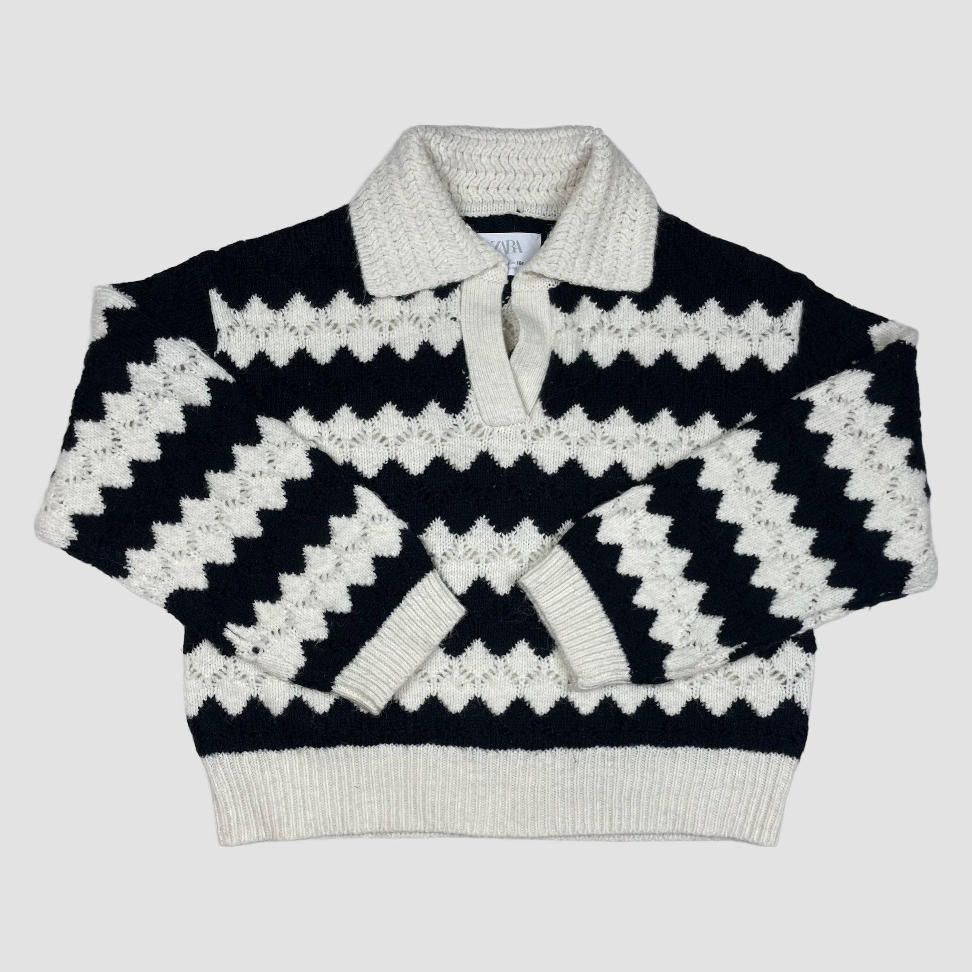 Schwarz-weißer Strickpullover mit Zickzackmuster und Polokragen, Größe 164 – front