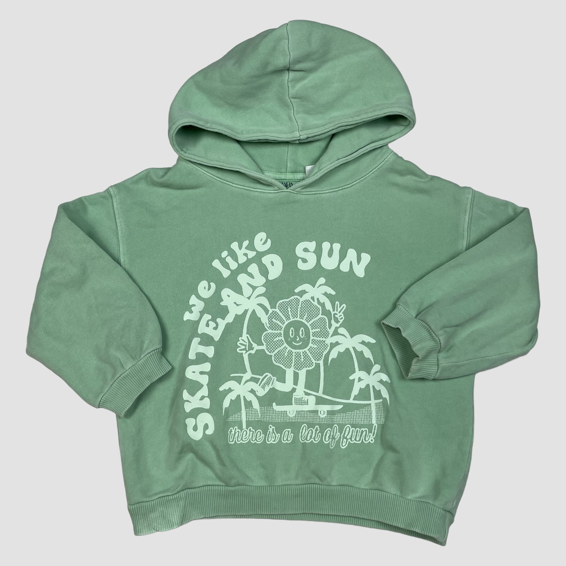 Grünes Kapuzen-Sweatshirt mit Skate-and-Sun-Frontprint, Größe 110 – front