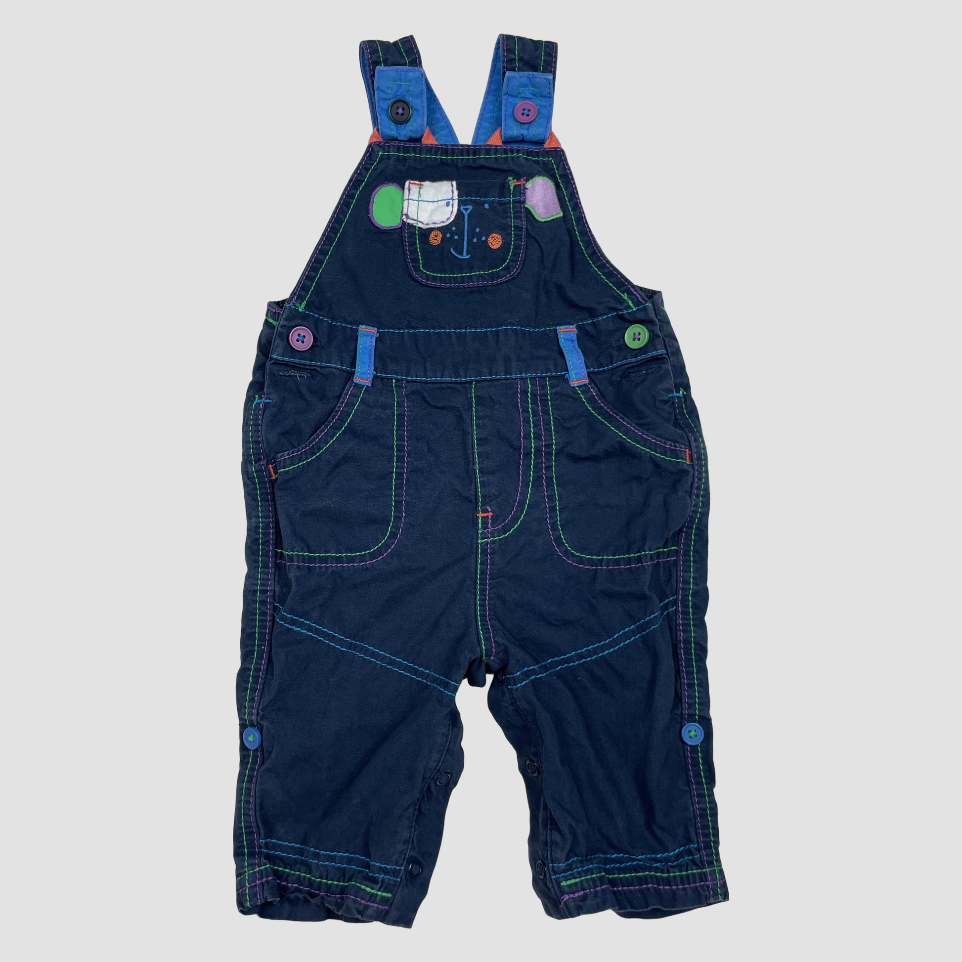 Dunkelblauer Baby-Latzoverall mit bunten Kontrastnähten und Tiermotiv, Größe 3–6 Monate – front