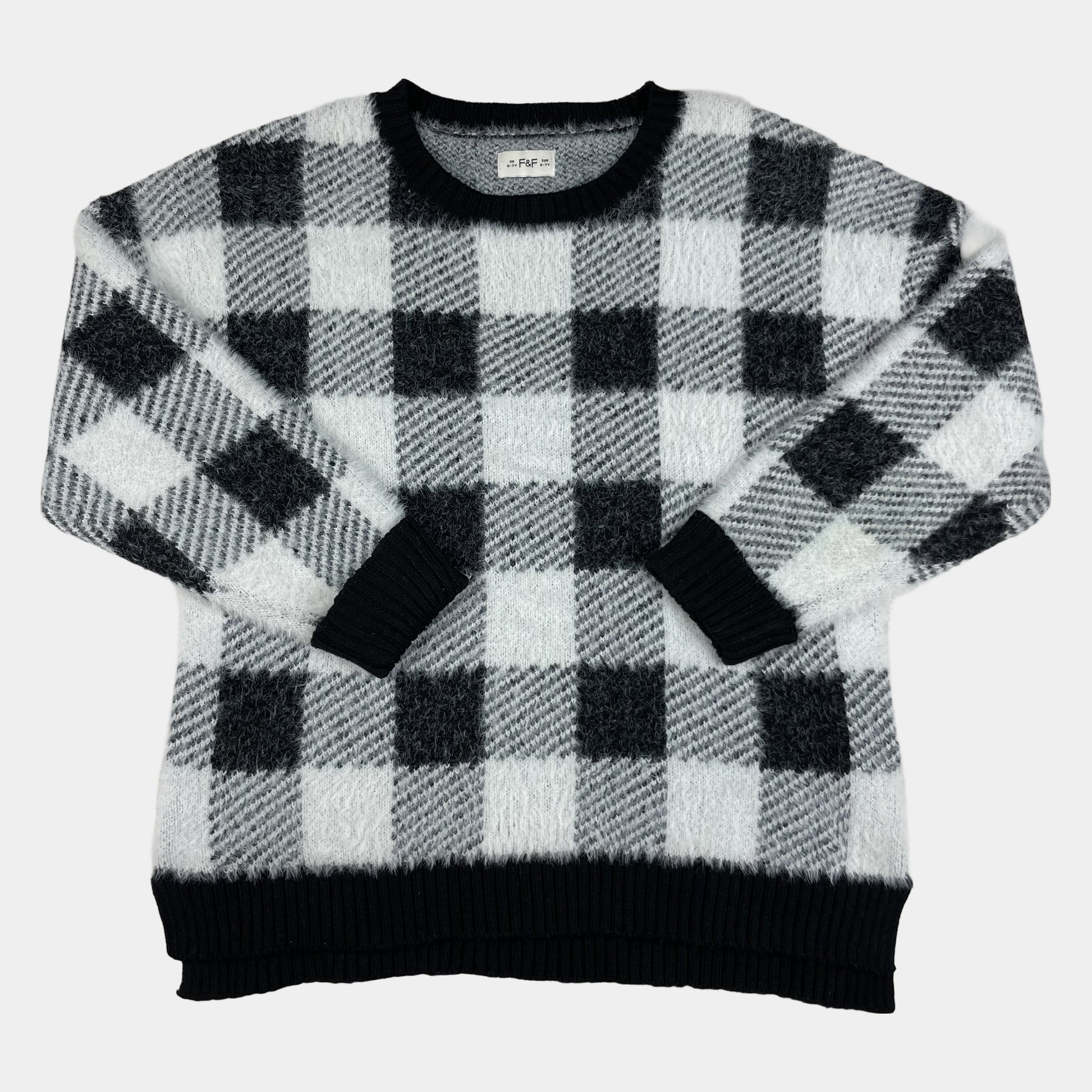 Flauschiger Kinderpullover mit schwarz-weißem Karomuster, Rundhals und Rippbündchen – front