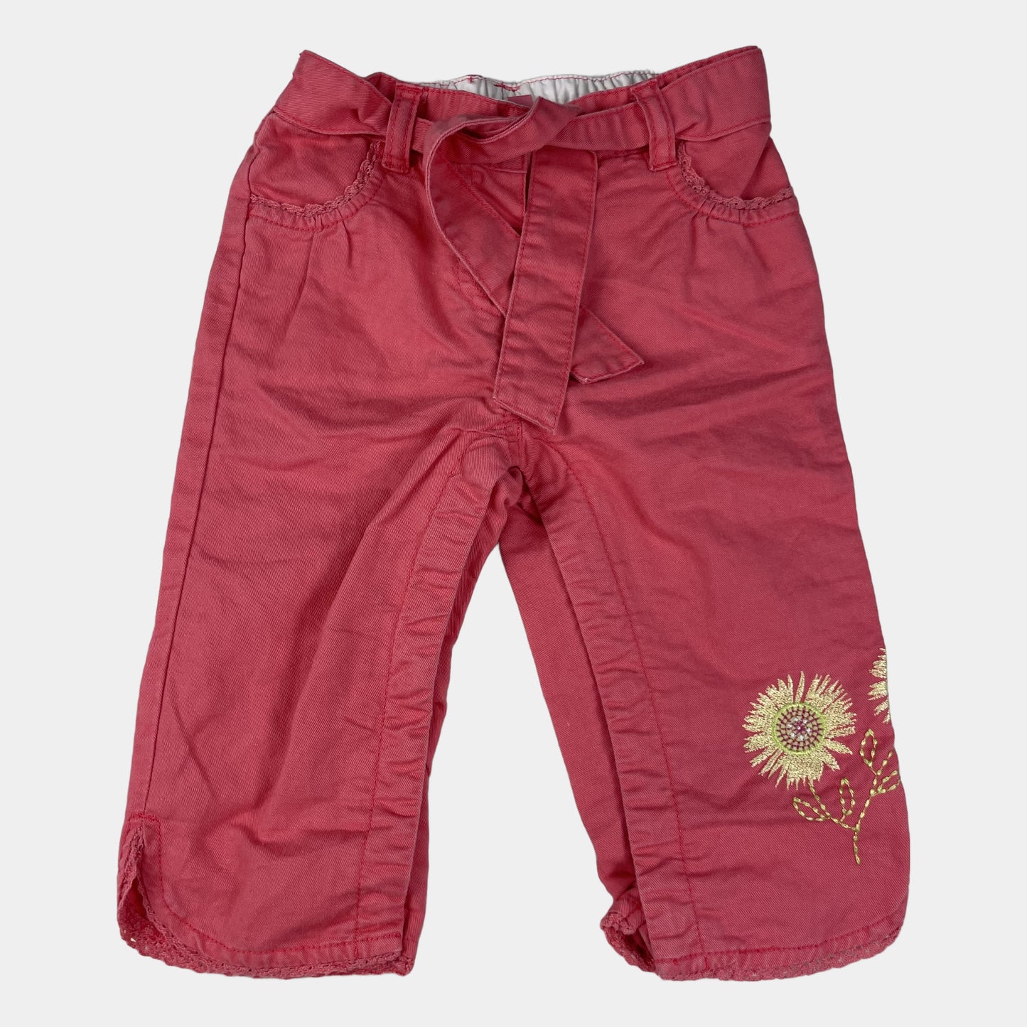 Korallrosa Babyhose mit Blumenstickerei, 6–9 Monate – front