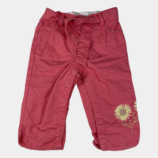 Korallrosa Babyhose mit Blumenstickerei, 6–9 Monate – front