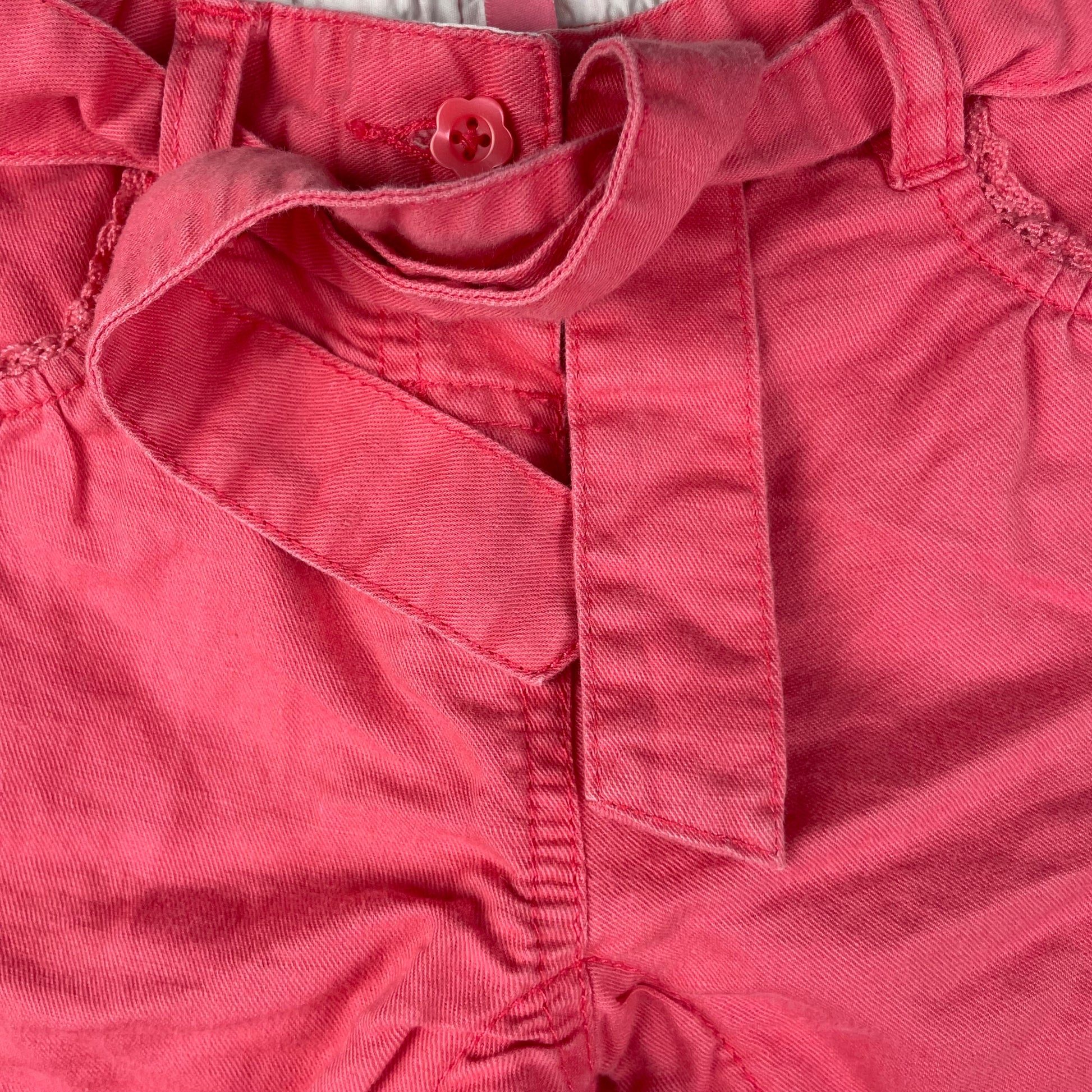 Korallrosa Babyhose mit Blumenstickerei, 6–9 Monate – zip