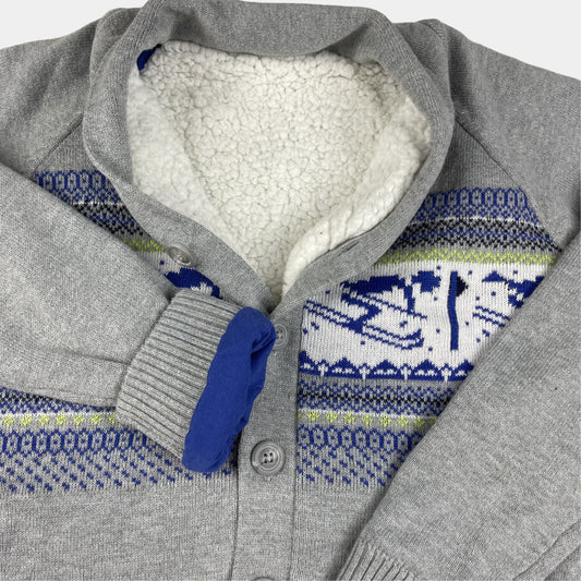 Graue Kinder-Strickjacke mit Jacquardmuster und Fleecefutter, Größe 152 (11–12 Jahre) – detail