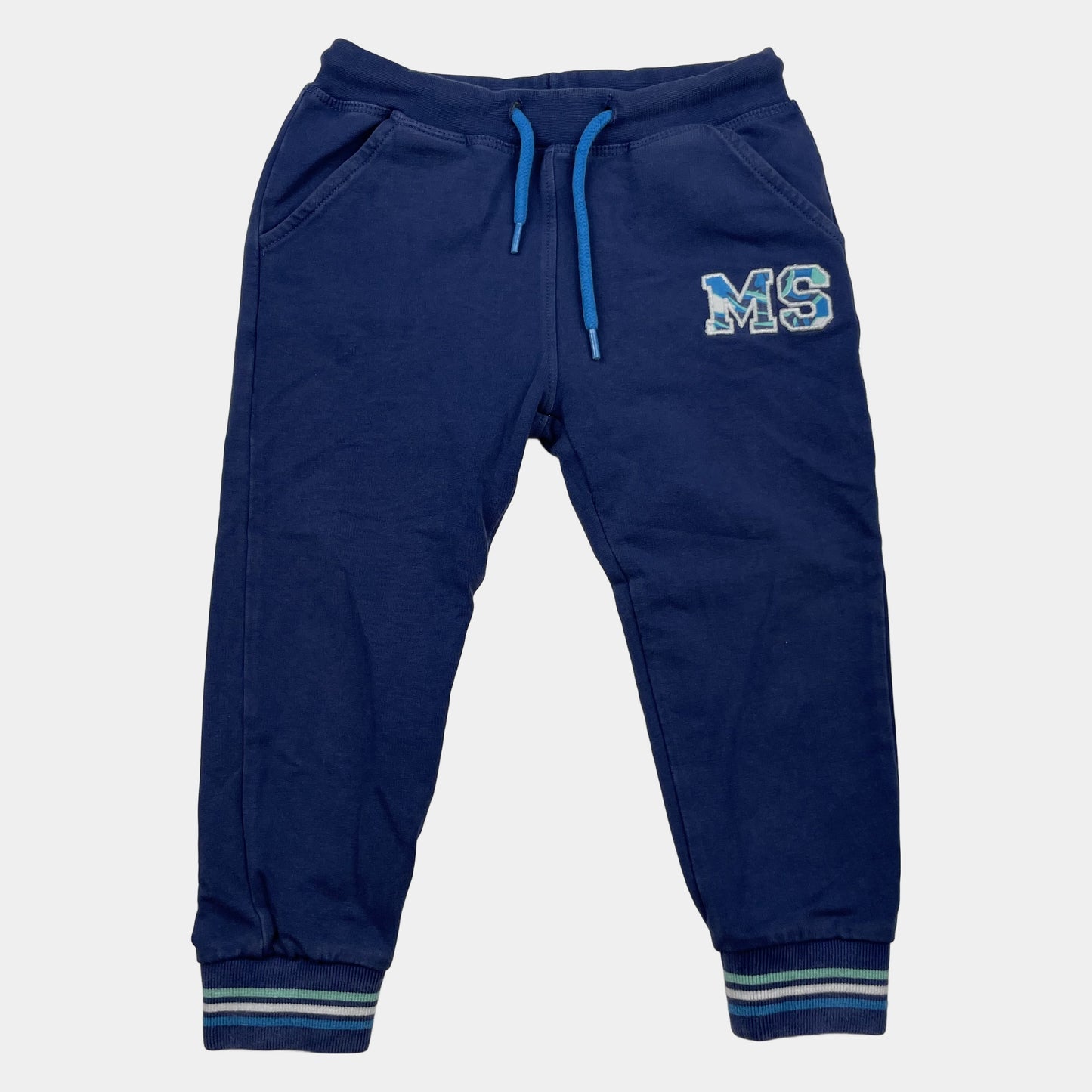 Blaue Kinder-Sweathose mit Kordelzug, Taschen und MS-Applikation, Größe 18 Monate – front