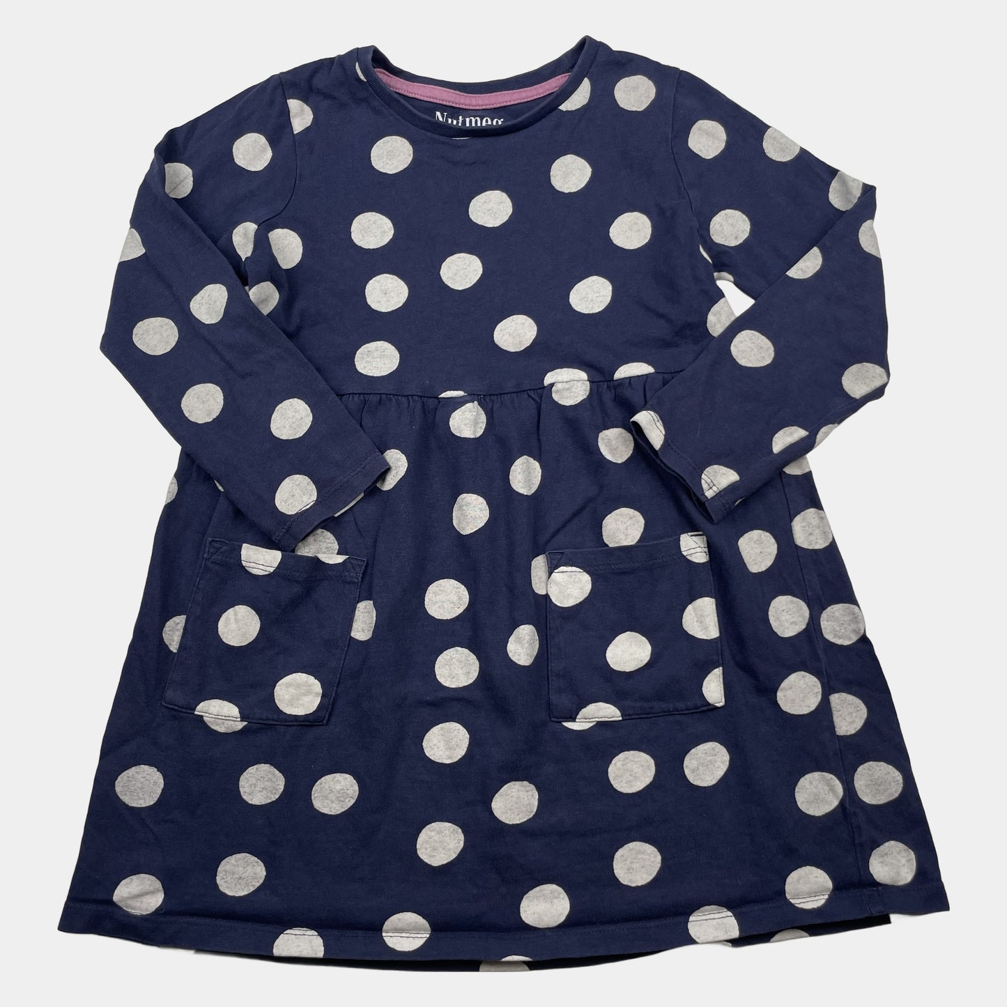 Blaues Langarm-Kleid aus Baumwolljersey mit weißen Punkten und zwei Taschen, Größe 4–5 Jahre – front