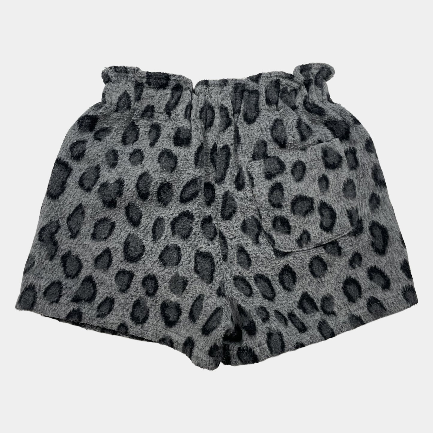 Graue Kinder-Shorts mit Leopardenmuster und Paperbag-Bund – back